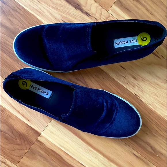NEW Steve Madden Velvet loafers/slip one